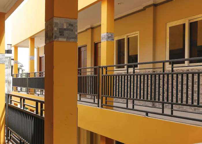 RedDoorz Plus near Palembang Square Mall