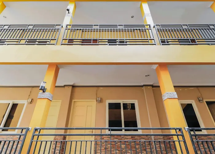 RedDoorz Plus near Palembang Square Mall